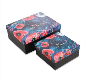 Gedetailleerd overzicht van de elegante rechthoekige en vierkante geschenkdozen met bloemen.