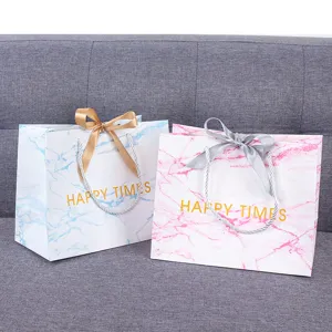 Gemarmerde cadeaupapierzakjes met striklint handgrepen voor feesten en zakelijke evenementen