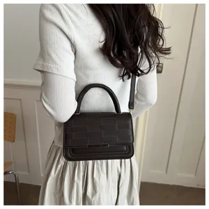 Sac à bandoulière carré en cuir à carreaux pour femme, sac à main vintage élégant et chic.