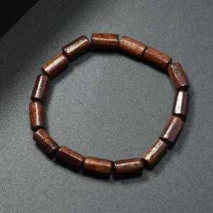 Pulsera de cuentas de madera cilíndrica, vintage marrón oscuro detalle vista de cerca
