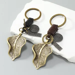 Retro Metalen Blad Sleutelhanger Gevlochten Runderleer Koord Sleutelring Auto Taille Broek Ketting Hanger Voor Heren Accessoires