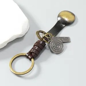 Vintage leer gevlochten sleutelhanger met metalen lepel bedel en inspirerende citaat tag.