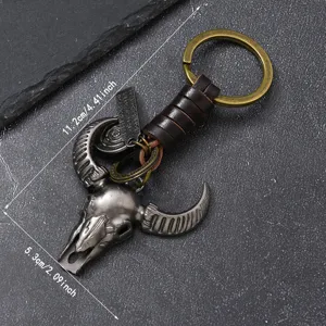 Llavero de calavera de toro de metal vintage con correa de cuero trenzado y anillo