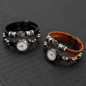 Montre quartz en cuir vintage pour couple, bracelet large style punk avec décor de croix.