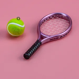 Miniatura racchetta da tennis e palla ciondolo portachiavi accessorio giocattolo casa bambole