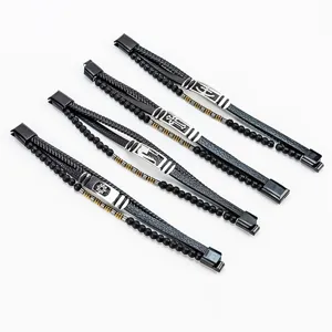Pulsera de hombre de cuero trenzado multicapa con dijes de acero inoxidable y cierre magnético.