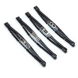 Pulsera de cuero multicapa para hombre con dijes de acero inoxidable, cuentas y cierre magnético.