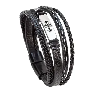 Pulsera de cuero trenzado multicapa para hombre con cruz de acero y cierre magnético.