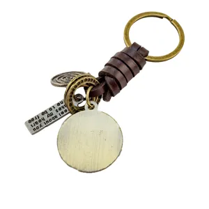 Creative Nordic retro genuine leather keychain with alloy gear tags and metal pendants.