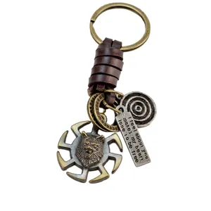 Porte-clés tête de loup rétro avec lanière en cuir et pendentif étiquette gravée.