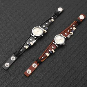 Reloj de cuarzo estilo vintage con pulsera de cuero trenzada multicapa y cuentas.