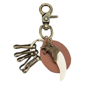 Llavero retro de metal con diente de lobo, colgante de cuero y gancho de resorte.