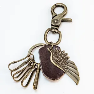 Porte-clés en métal bronze vintage avec cuir et pendentif ailes d'ange, accessoire de pantalon.