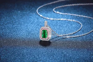Collier pendentif halo avec pierre verte et rose en argent S925, élégant et brillant.