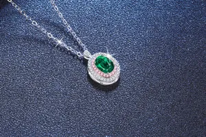 Élégante collier en argent sterling S925 avec pendentif ovale vert et double halo zircon rose.