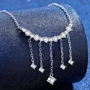 S925 Silber Moissanite Lächeln Quaste Halskette, elegante glänzende Kette für Damen.