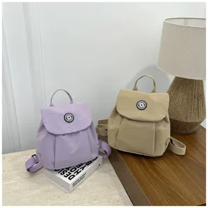 Petit sac à dos de loisir minimaliste coréen en mauve clair et kaki, léger et élégant.