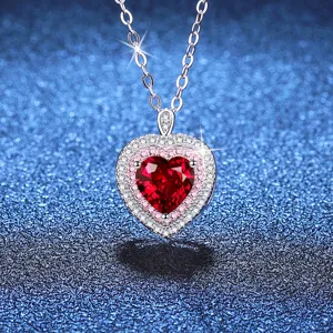 Magnifique collier pendentif coeur rouge en argent sterling 925 avec halo étincelant.