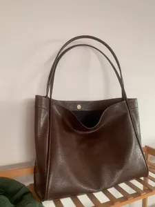 Brown slouchy tote bag for women, large capacity faux leather shoulder bag for daily casual wear.