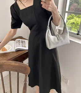 Borsa a spalla argento a mezzaluna da donna, elegante borsetta minimalista chic per ogni occasione.