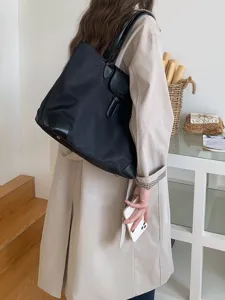 Large capacity nylon tote bag for women, stylish casual shoulder bag for daily commuting.