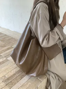 Casual large capacity shoulder tote bag for women, stylish soft leather slouchy underarm hobo bag