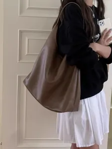 Retro commuter large capacity brown shoulder tote bag for women, soft slouchy daily style.