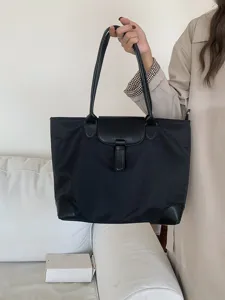 Grand sac cabas noir pour femme en nylon, sac épaule étuide élégant style cuir pour étudiant.