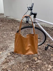 Detailed view of the vintage large capacity soft PU leather brown tote bag for women.