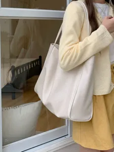 Vintage large capacity PU leather tote bag detail, soft slouchy shoulder bag for daily use.