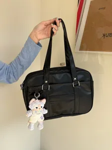 Borsa tote scolastica JK in pelle PU nera con simpatico ciondolo di peluche, grande borsa.