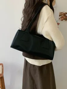 Black minimalist leather shoulder bag, vintage baguette bag style for daily wear and commuting.