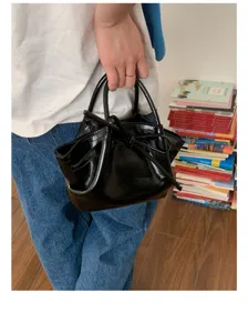 Borsa a secchiello nera in pelle verniciata da donna stile coreano con fiocco elegante.