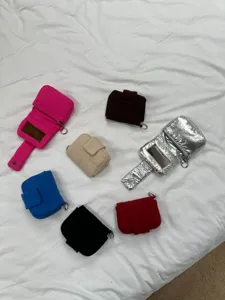 Borsa per rossetto trapuntata portatile con specchio, mini portamonete multicolore e porta carte.