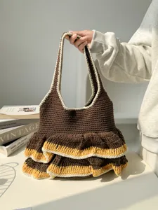 Handgemachte Häkel-Stricktasche mit Rüschen, lässige modische Pendler-Handtaschen Detailansicht.