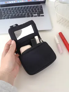 Mini borsa trapuntata per cosmetici con specchio, astuccio nero per rossetto portatile.