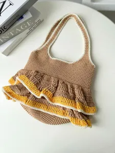 Handgemachte Häkel-Tasche mit Rüschen Design, lässige Strick-Schultertasche für den Alltag.