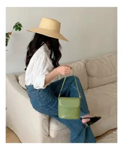 Stylish green bucket bag for women, trendy chic single shoulder and crossbody style detail.