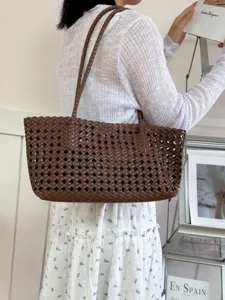 Brown woven tote bag for women, summer large capacity shoulder bag, casual commuting handbag.