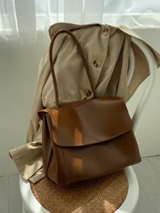 Vintage brown leather tote bag with large capacity, elegant shoulder bag for women main view