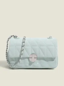 Mujer azul claro acolchada bolso cruzado con cadena elegante bolso de hombro versatil