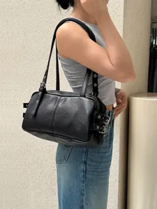 Retro black boston shoulder bag for women, versatile chic niche design underarm bag.