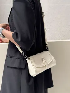 Retro minimalist design single shoulder phone bag detailed view, stylish commute daily accessory.