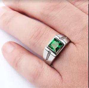 Bague en alliage zircon vert carré tendance pour hommes et femmes bijoux de mode élégants chics