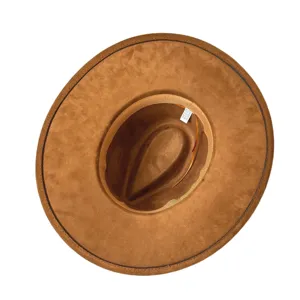 Vue detaillee chapeau cowboy western retro sude large bord fedora etiquette interieure.