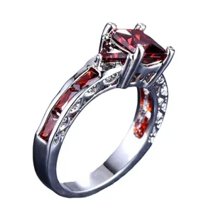 Bague de luxe en zircon rouge carrée pour femme, bijoux de déclaration mode photo principale.