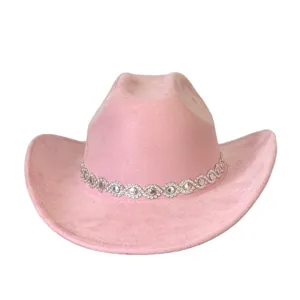 Cappello da cowboy western in camoscio rosa con splendido dettaglio di catena in strass.