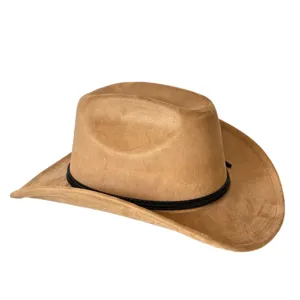 Primo piano del cappello da cowboy in camoscio marrone con fascia intrecciata e corona.