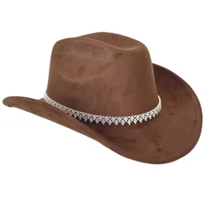 Bruine sude western cowboyhoed met sprankelende strass kettingversiering voor feest.