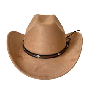 Primer plano del clásico sombrero de vaquero occidental de ante marrón con banda.